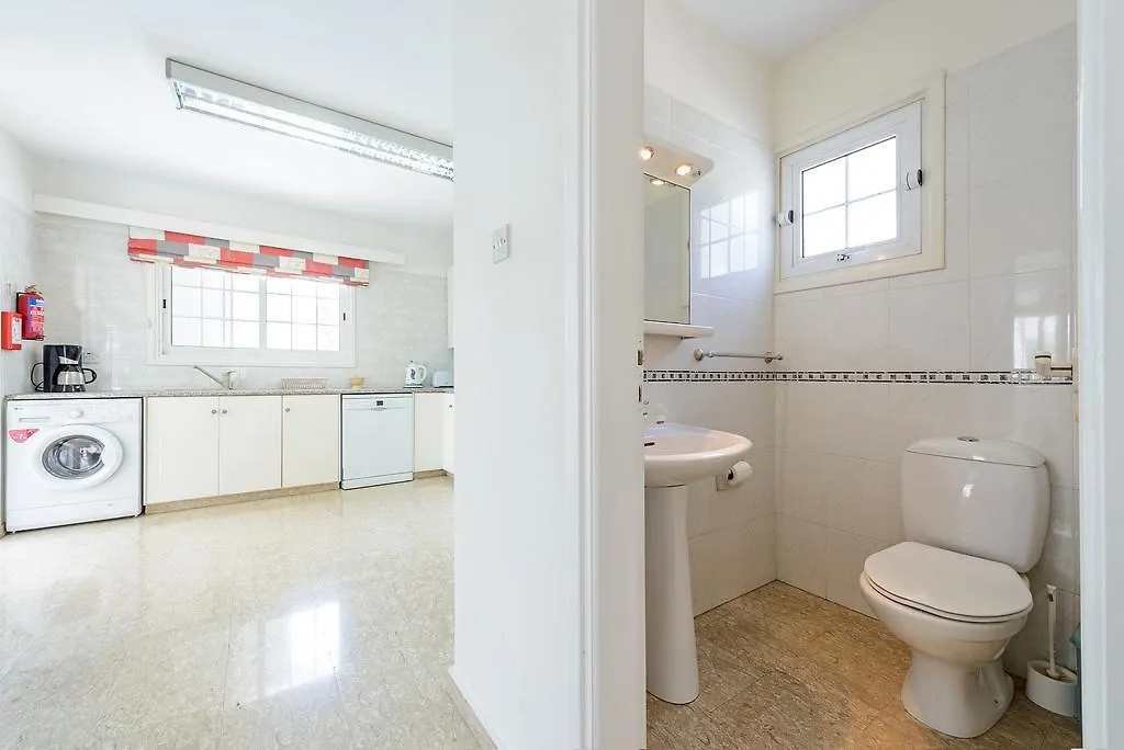 Merab Center Villas 아이아 나파 키프로스