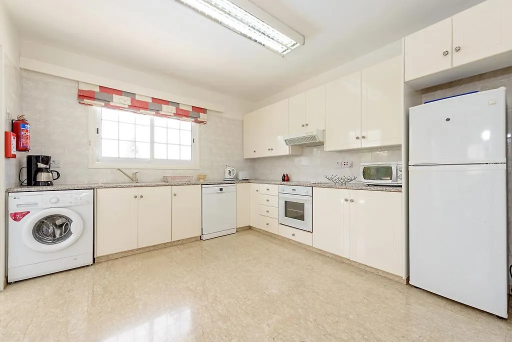Merab Center Villas 아이아 나파